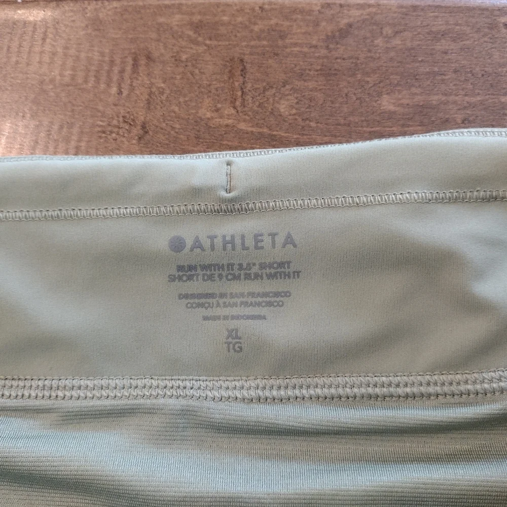 ATHLETA Women's green Run With It 3.5" shorts - XL - Picture 6 of 9